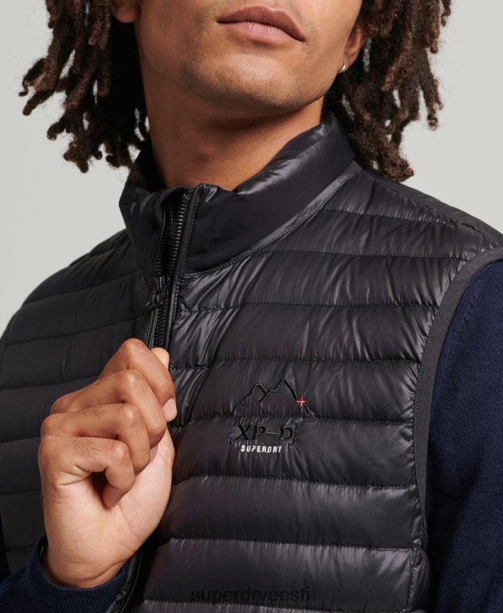 Superdry mehed tech core alla gilet B2LT44637 Riietus must